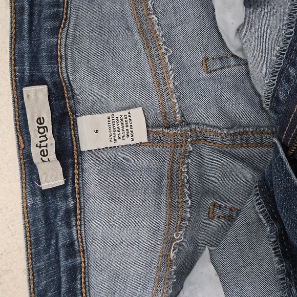 Refuge Distressed Denim Shorts - Picture 3 of 6